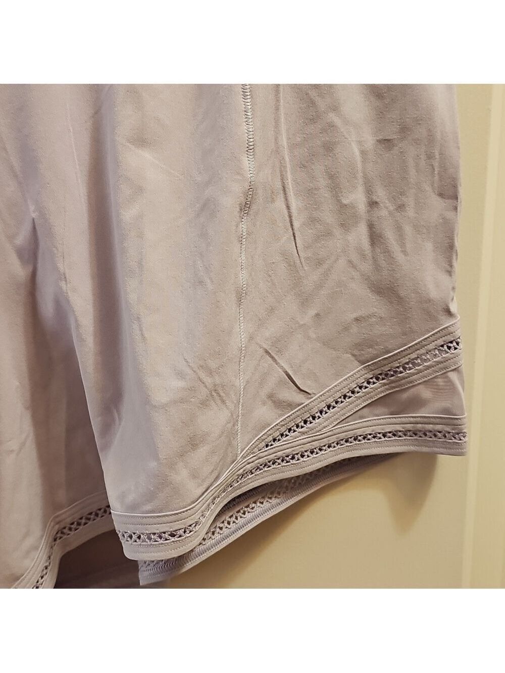 225. NWT Lululemon Hotty Hot Shorts - Picture 2 of 6